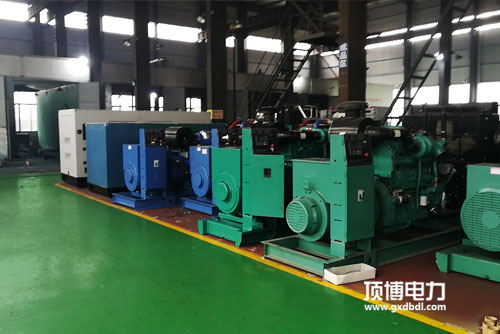 數(shù)據(jù)中心全自動(dòng)柴油發(fā)電機(jī)組用哪個(gè)品牌好？推薦康明斯或玉柴