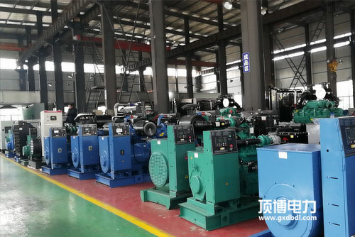 警告：柴油發(fā)電機組缺水過熱時，禁止立即加冷卻水