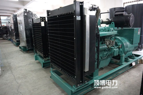 玉柴500千瓦柴油發(fā)電機多少錢？500千瓦發(fā)電機組參數(shù)